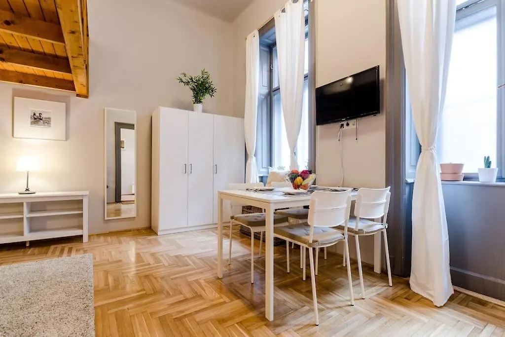 Sunset Studio. Apartment Budapest