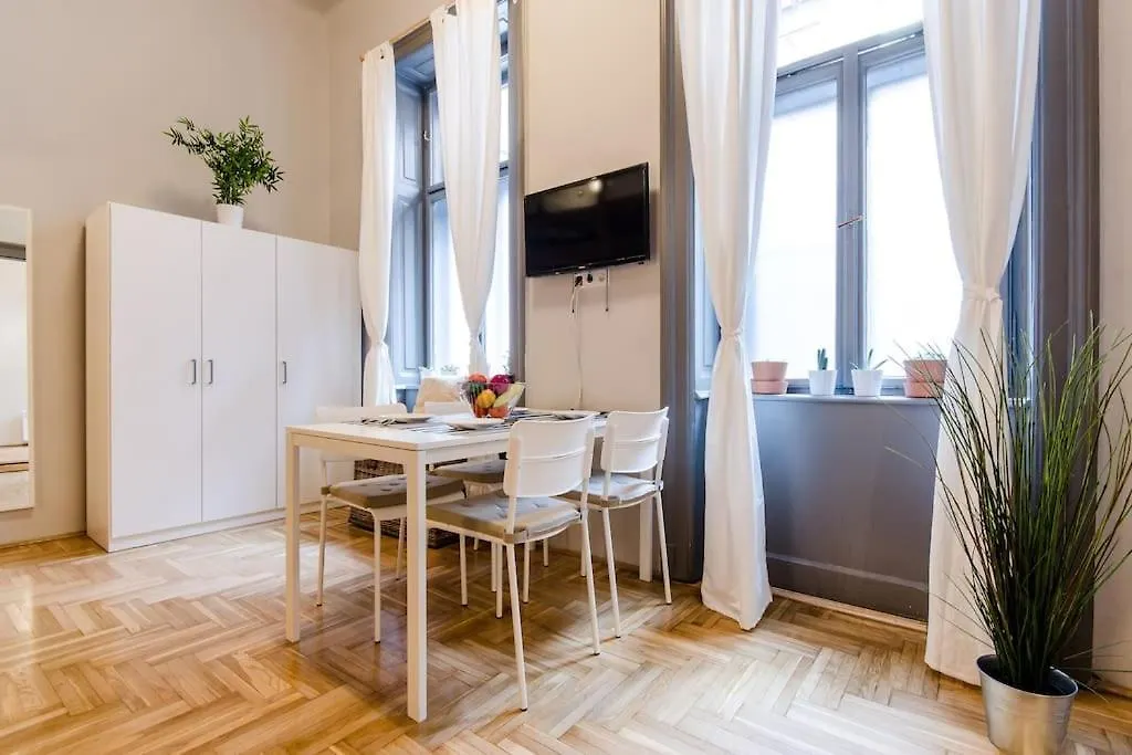 Sunset Studio. Apartment Budapest